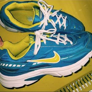 Women’s Nike sneakers